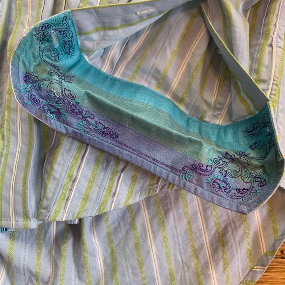 MOVING SALE - Robert Graham Button Down BUNDLES/OFFERS ACCEPTED - Picture 5 of 5